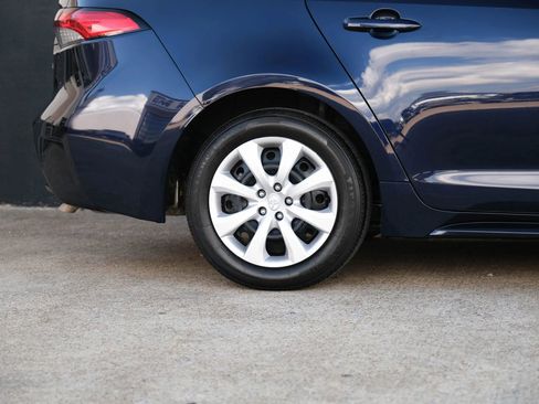 Used 2021 Toyota Corolla LE image 12