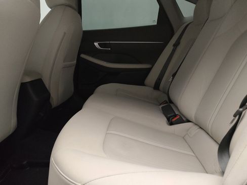 Used 2023 Hyundai Sonata SE w/ Preferred Accessory Package FWD image 18