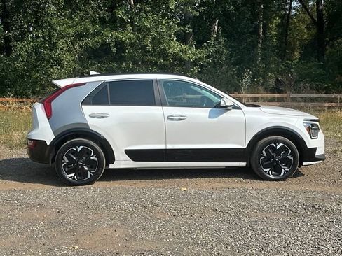 Used 2023 Kia Niro Wave FWD image 10
