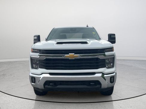 Used 2024 Chevrolet Silverado 2500 LT AWD/4WD image 4
