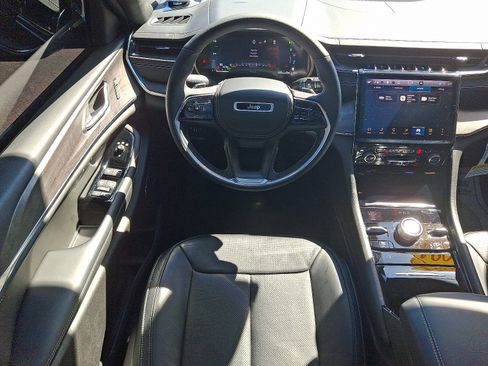 Used 2024 Jeep Grand Cherokee Overland AWD/4WD image 11