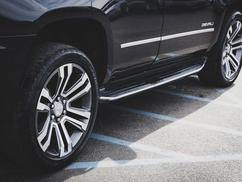 Used 2018 GMC Yukon Denali w/ Open Road Package image 32