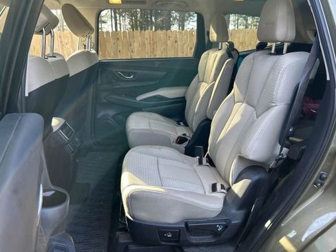 Used 2023 Subaru Ascent Premium w/ Convenience Package image 9