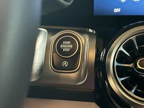 Used 2025 Mercedes-Benz GLB 250 image 27