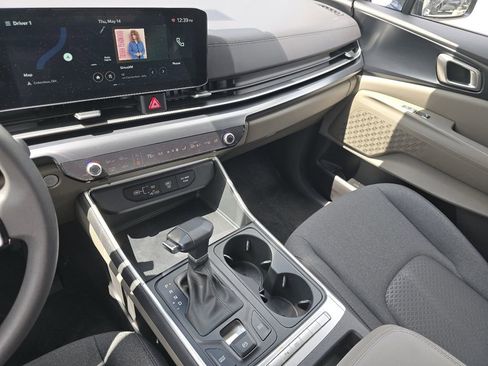 Used 2026 Kia Carnival LX FWD image 27