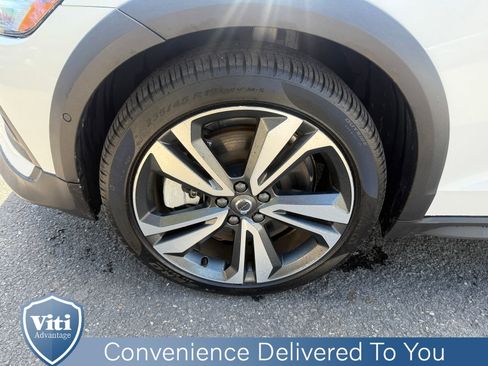 Certified 2025 Volvo V60 B5 Cross Country Plus AWD/4WD image 11