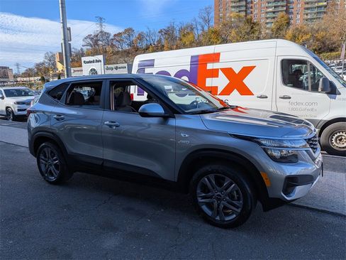 Certified 2023 Kia Seltos LX image 5