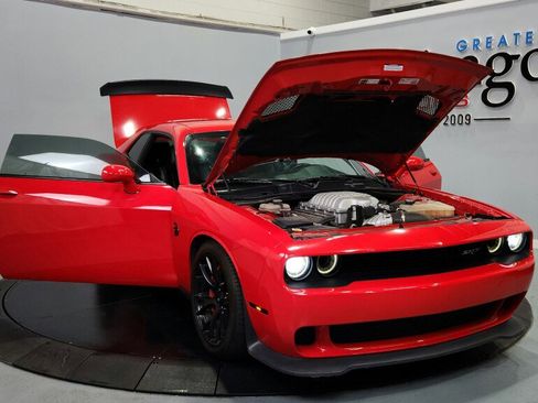 Used 2016 Dodge Challenger SRT Hellcat RWD image 16