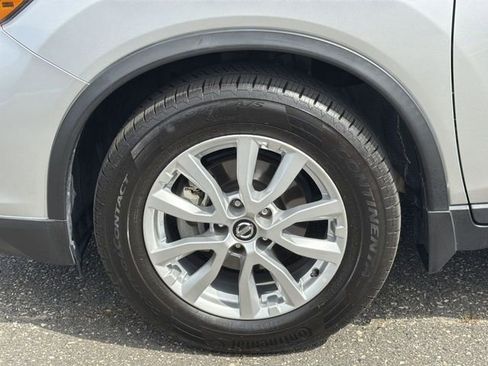 Used 2017 Nissan Rogue SV FWD image 12