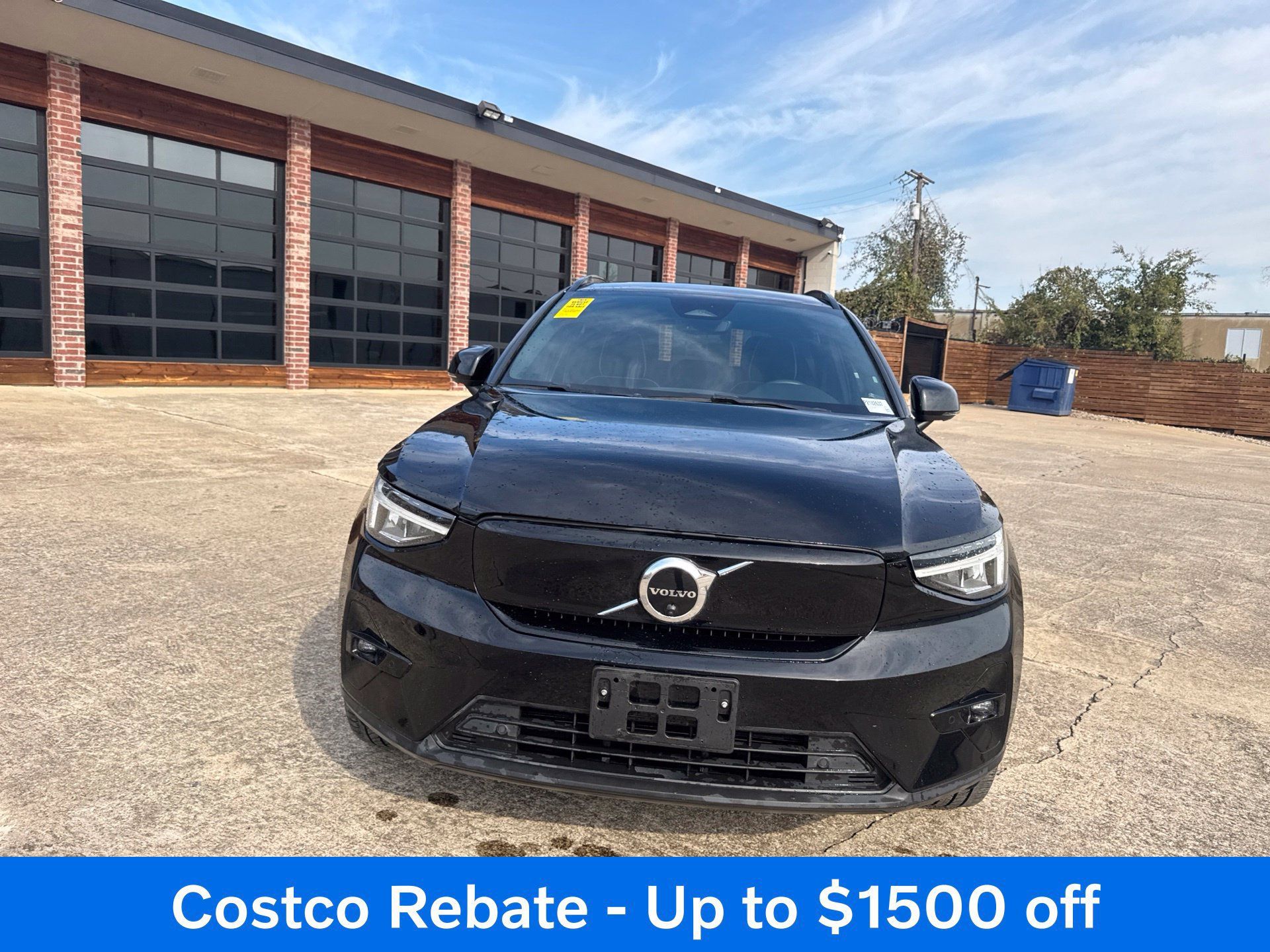 Used 2023 Volvo XC40 Recharge Plus w/ Protection Package Premier AWD/4WD image 2