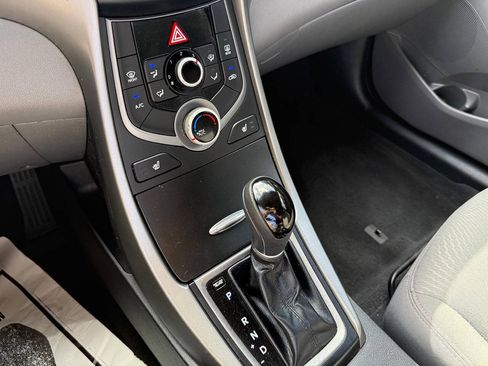 Used 2014 Hyundai Elantra SE w/ Option Group 02 FWD image 20