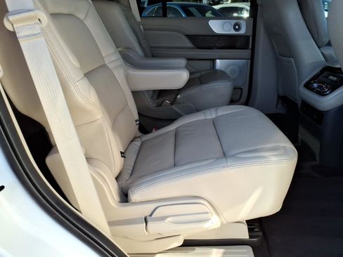 Used 2021 Lincoln Navigator Reserve image 14