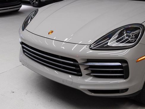 Certified 2023 Porsche Cayenne AWD/4WD image 33