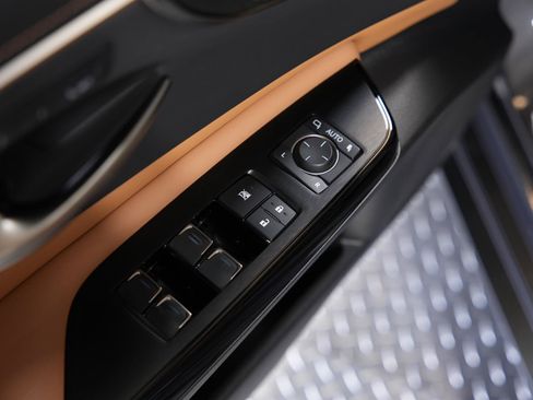 Used 2022 Lexus ES 350 Ultra Luxury w/ Accessory Package 2 FWD image 33