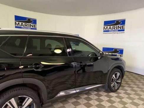 Used 2023 Nissan Rogue SL w/ SL Premium Package image 2