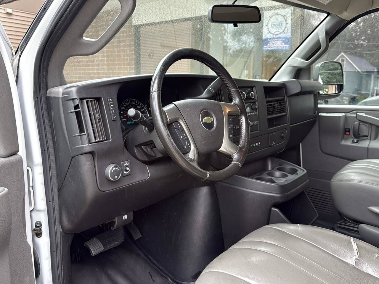 Used 2019 Chevrolet Express 3500 Extended w/ Driver Convenience Package RWD image 10