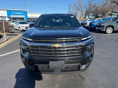 Used 2024 Chevrolet Traverse LT image 9