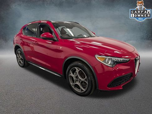 Used 2023 Alfa Romeo Stelvio Ti AWD/4WD image 3