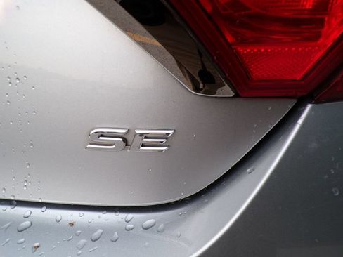 Used 2017 Toyota Camry SE FWD image 16