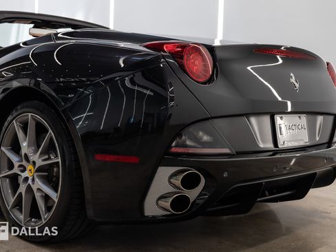 Used 2011 Ferrari California RWD image 9