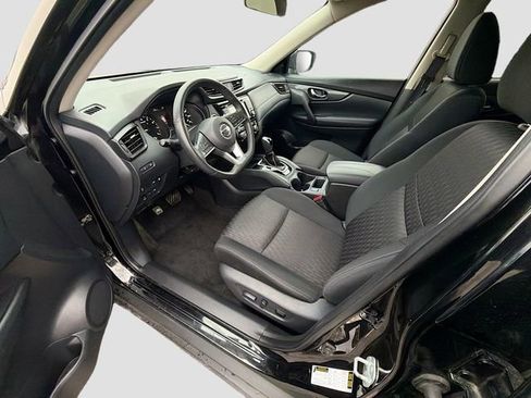 Used 2018 Nissan Rogue SV image 20