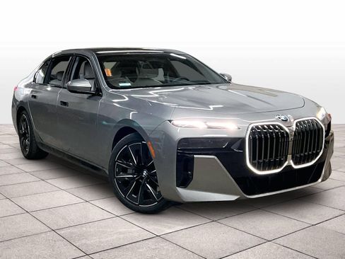 Used 2025 BMW 760i xDrive image 2