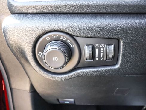 New 2026 Chrysler Pacifica Select FWD image 28