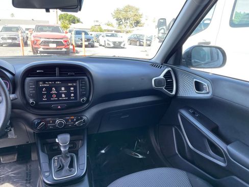 Used 2025 Kia Soul LX w/ LX Technology Package image 33