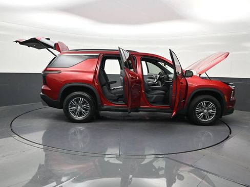 Used 2024 Chevrolet Traverse LT FWD image 34