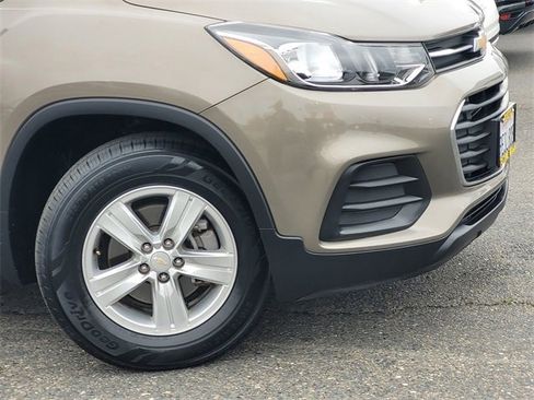 Used 2022 Chevrolet Trax LS w/ Tint and Cruise Package image 11