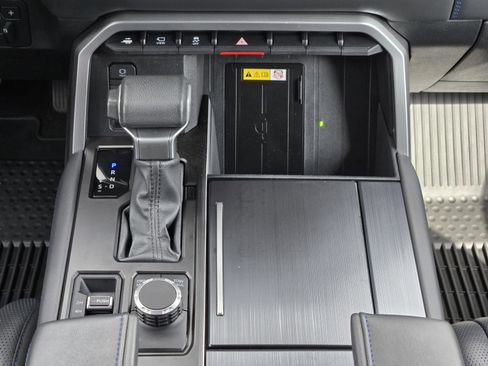 Used 2023 Toyota Tundra Platinum AWD/4WD image 15