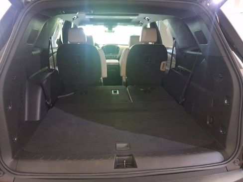 Used 2023 Chevrolet Traverse LT w/ LT Premium Package AWD/4WD image 10