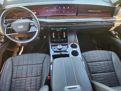 Certified 2025 Cadillac Escalade Sport Platinum image 9