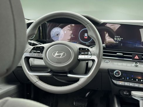 Used 2024 Hyundai Elantra SEL w/ Convenience Package FWD image 18