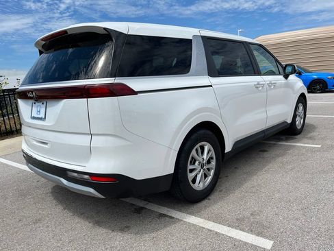Used 2024 Kia Carnival LX FWD image 4