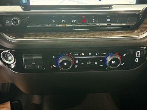 Used 2025 Chevrolet Silverado 1500 LT image 17