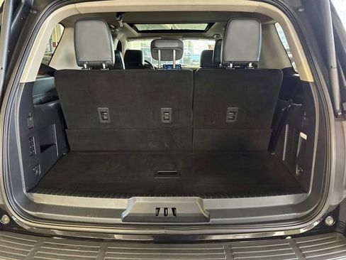 Used 2024 Ford Expedition XLT image 8
