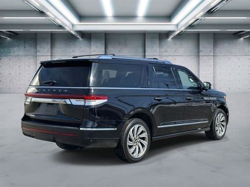 Used 2022 Lincoln Navigator L Reserve image 5