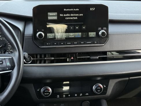 Used 2023 Mitsubishi Outlander SE image 16