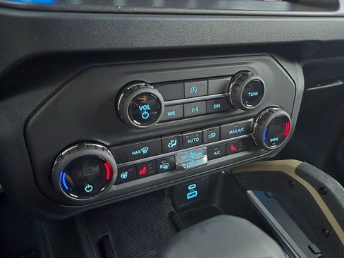 New 2025 Ford Bronco Badlands image 16