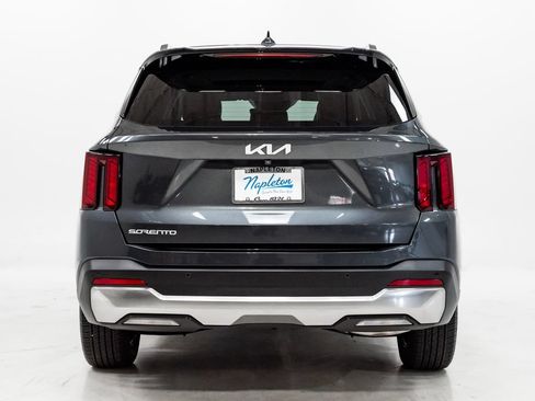 Used 2024 Kia Sorento S w/ Panoramic Sunroof Package FWD image 33