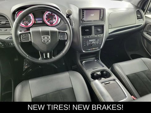 Used 2017 Dodge Grand Caravan SXT w/ Driver Convenience Group image 32