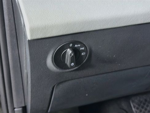 Used 2023 Volkswagen Taos SE FWD image 17