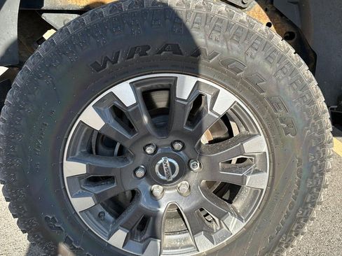 Used 2016 Nissan Titan PRO-4X w/ Pro-4x Convenience Package image 16