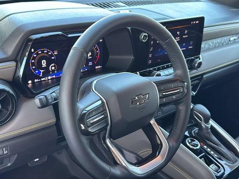 Used 2025 Chevrolet Colorado ZR2 w/ Technology Package AWD/4WD image 24
