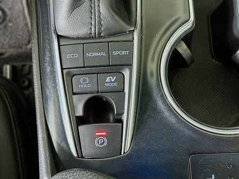 Used 2018 Toyota Camry XLE w/ Audio Package FWD image 25