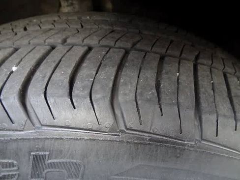 Used 2017 Chrysler Pacifica Touring-L image 17