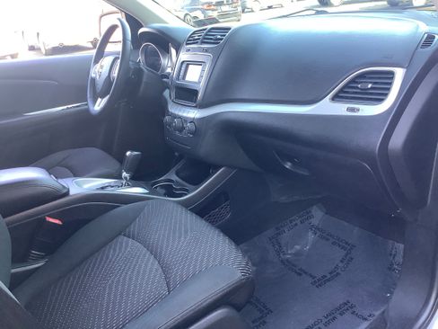 Used 2019 Dodge Journey SE w/ Connectivity Group image 16