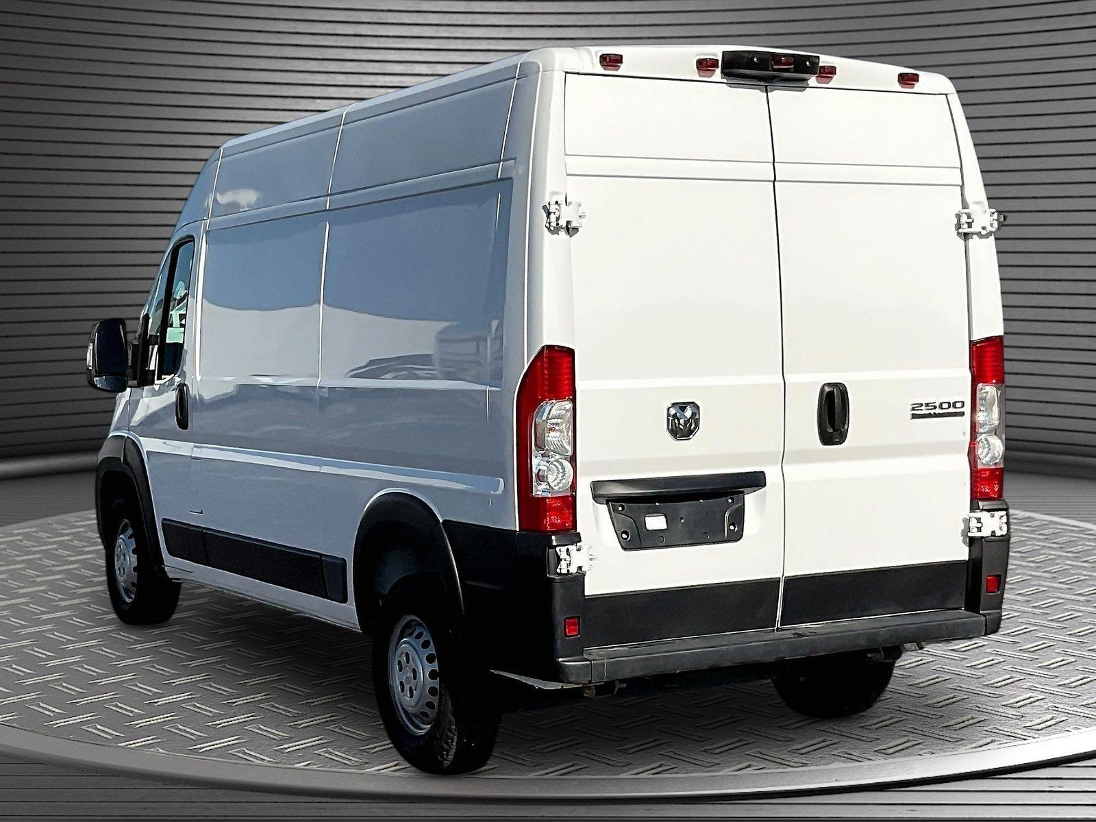 Used 2025 RAM ProMaster 2500 w/ Convenience Group FWD image 5