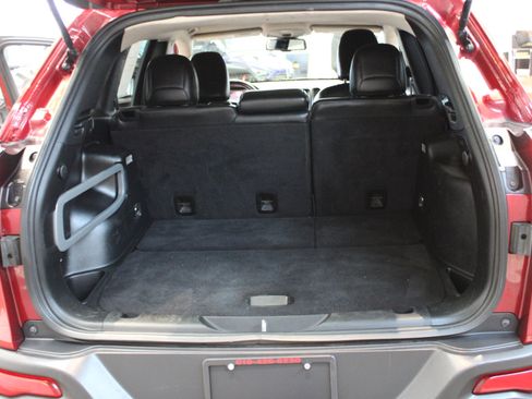 Used 2017 Jeep Cherokee Limited w/ Trailer Tow Group image 9